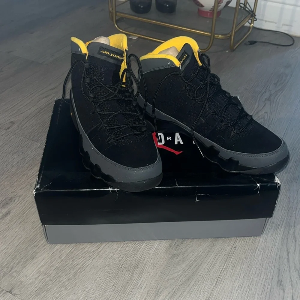 Like new Air Jordanian 9 Retro